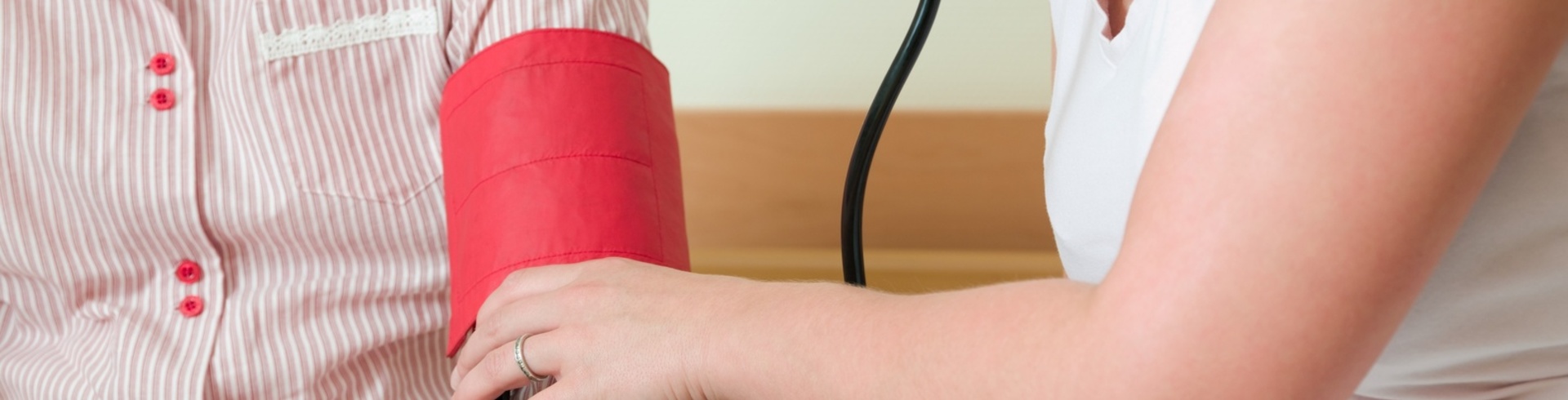 Приймемо в дар тонометри для переселенців похилого віку